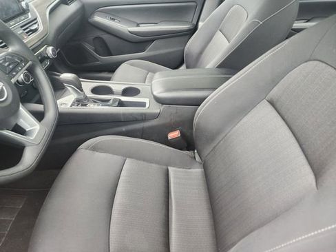 Used 2025 Nissan Altima 2.5 SV FWD image 21