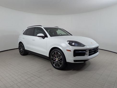 Used 2024 Porsche Cayenne S AWD/4WD image 7