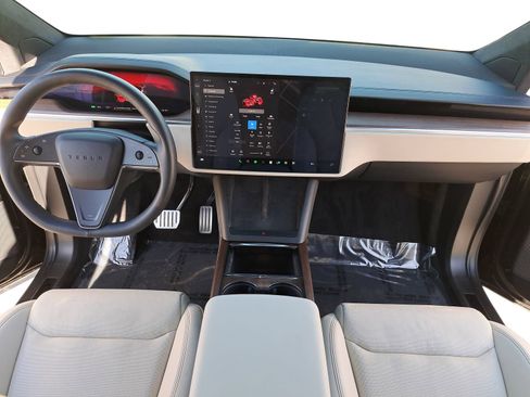 Used 2023 Tesla Model X image 9