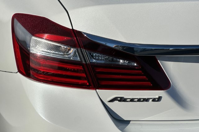 Used 2017 Honda Accord LX image 28