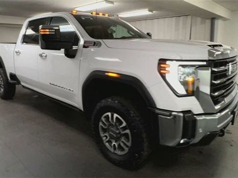 Used 2024 GMC Sierra 2500 SLT w/ SLT Premium Package image 2