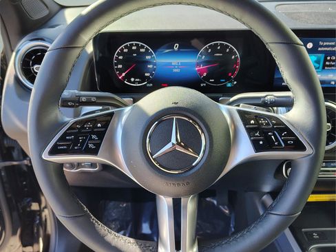 Used 2026 Mercedes-Benz GLB 250 image 29