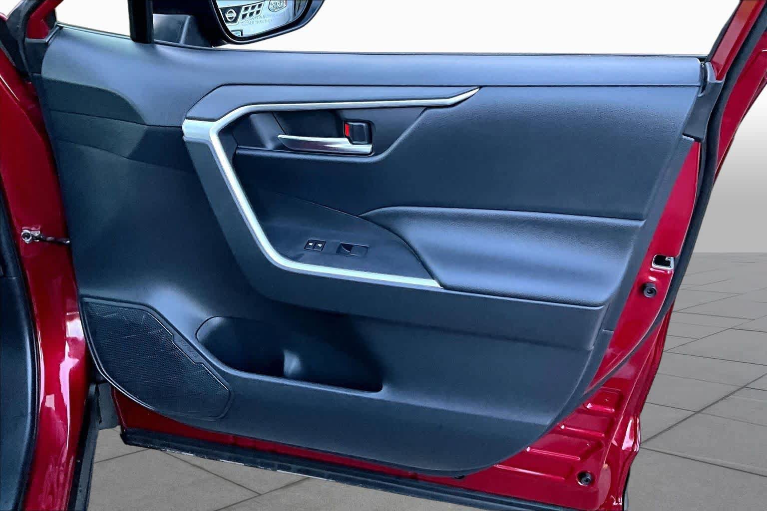 Certified 2019 Toyota RAV4 XLE AWD/4WD image 22