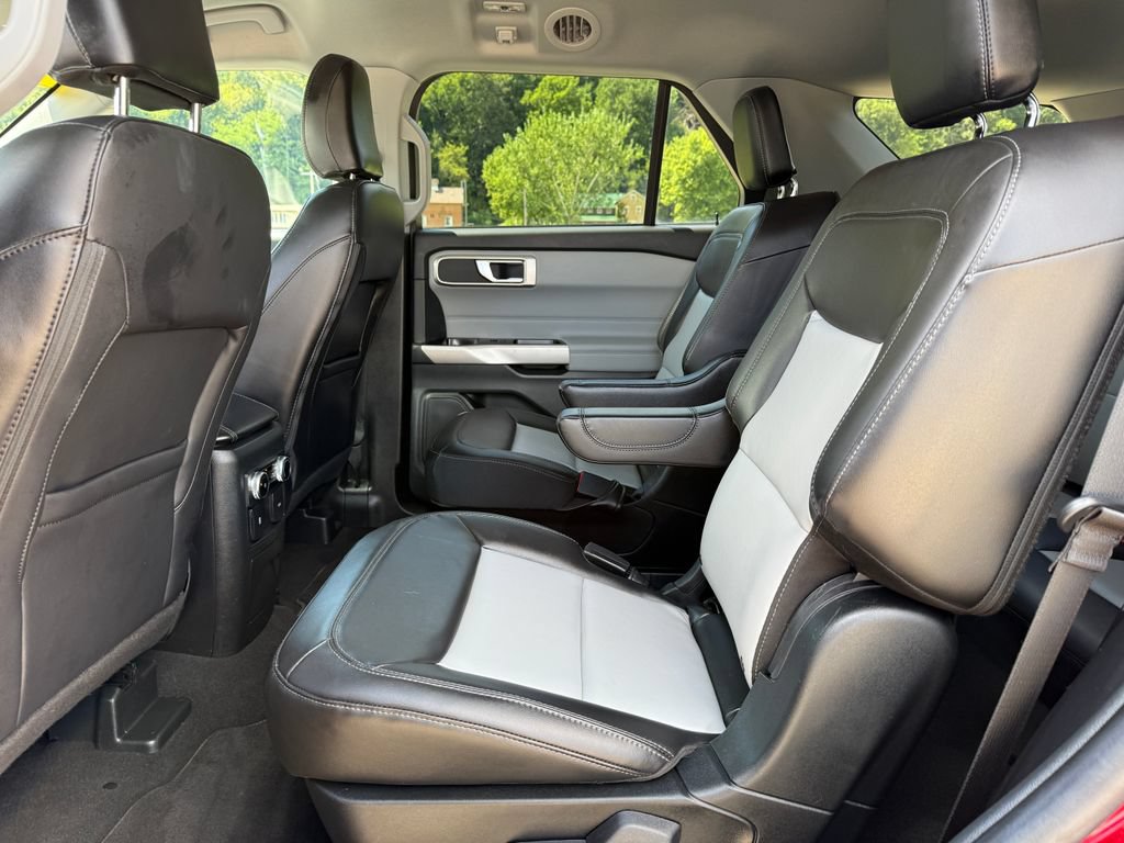 Used 2023 Ford Explorer XLT w/ Equipment Group 202A AWD/4WD image 37