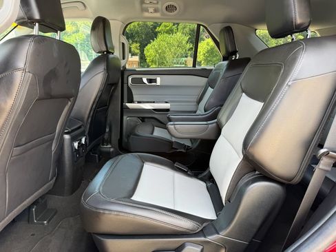 Used 2023 Ford Explorer XLT w/ Equipment Group 202A AWD/4WD image 37