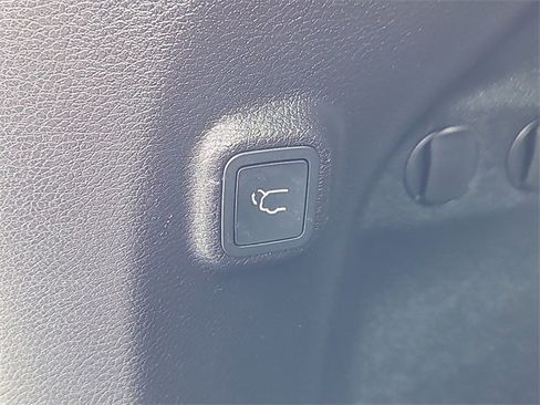 Used 2019 Jeep Cherokee Limited w/ Trailer Tow Group image 24