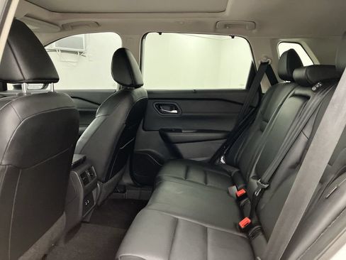 Used 2024 Nissan Rogue SV w/ SV Premium Package FWD image 3