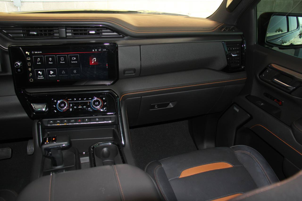 Used 2024 GMC Sierra 1500 AT4 w/ Technology Package AWD/4WD image 10