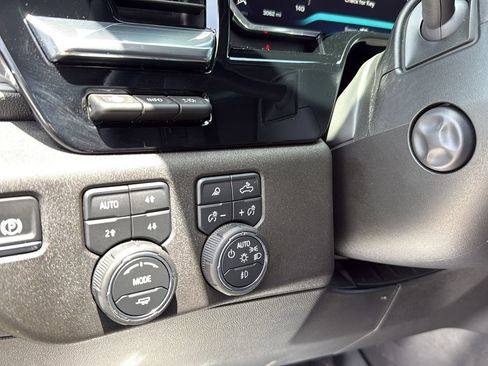 Used 2026 Chevrolet Silverado 1500 LTZ AWD/4WD image 17