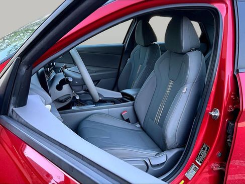 Used 2022 Hyundai Elantra SEL FWD image 16