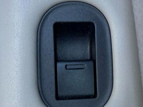 Used 2016 Honda HR-V LX image 29