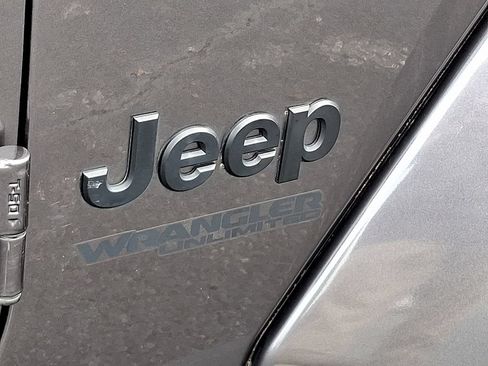 Used 2021 Jeep Wrangler Unlimited Sahara AWD/4WD image 31