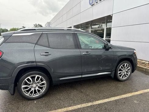Used 2022 GMC Terrain Denali w/ Denali Premium Package AWD/4WD image 3