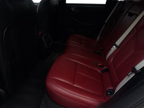 Used 2023 Porsche Macan AWD/4WD image 32