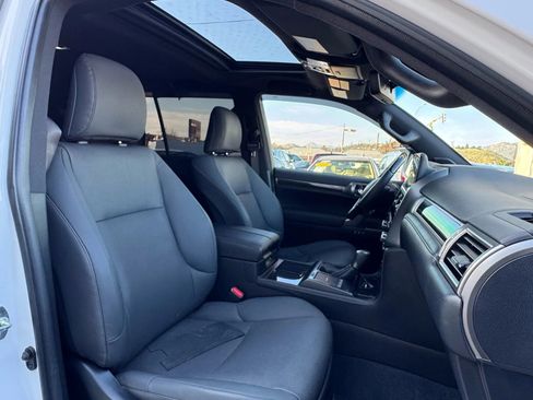Used 2023 Lexus GX 460 Premium w/ Accessory Package image 13
