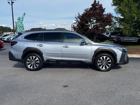 Used 2023 Subaru Outback Touring AWD/4WD image 2