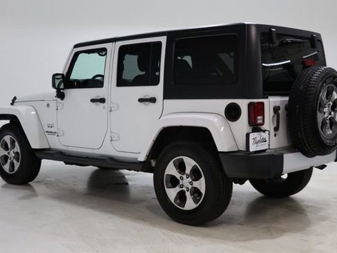 Used 2017 Jeep Wrangler Unlimited Sahara w/ Connectivity Group AWD/4WD image 5