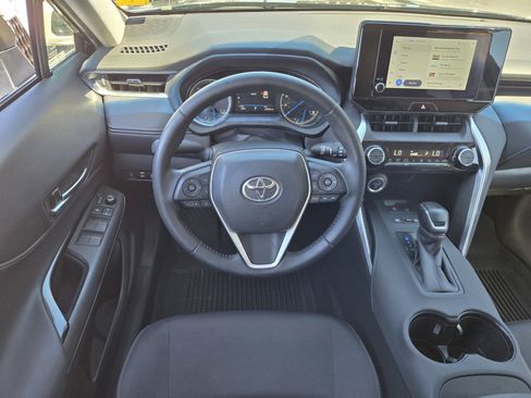Used 2023 Toyota Venza LE AWD/4WD image 12