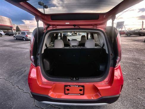 Used 2024 Kia Soul LX image 28