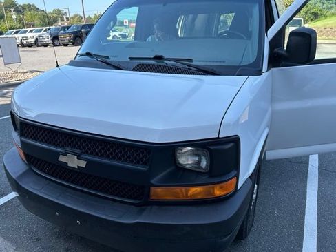 Used 2017 Chevrolet Express 2500 RWD image 1