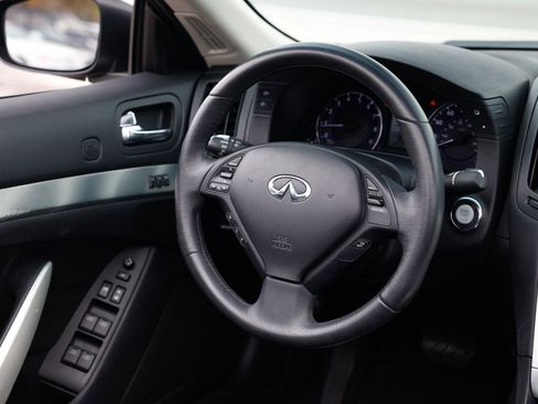 Used 2014 INFINITI Q60 Convertible w/ Premium Package image 34