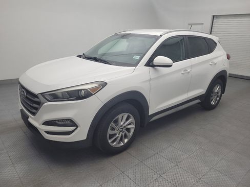 Used 2017 Hyundai Tucson SE AWD/4WD image 2