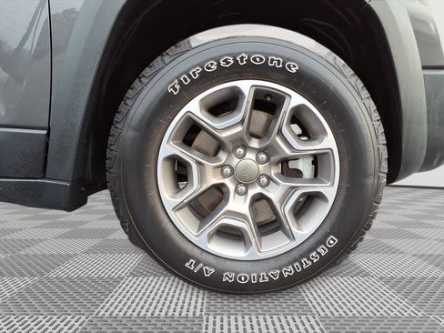 Used 2022 Jeep Cherokee Trailhawk image 10