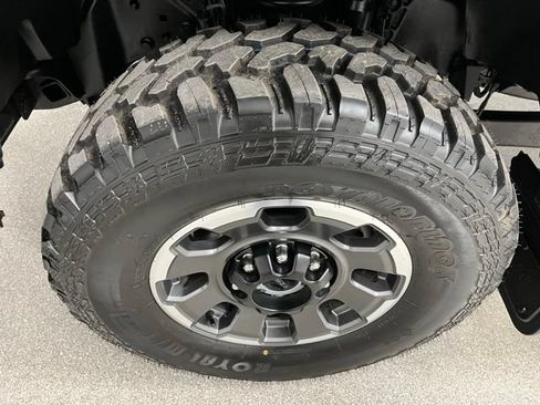 Used 2024 Ford F350 Platinum w/ Tremor Off-Road Package AWD/4WD image 12