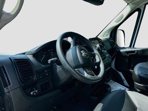 Used 2024 RAM ProMaster 2500 w/ Convenience Group FWD image 9