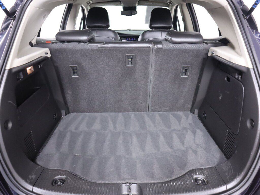 Used 2022 Buick Encore Preferred w/ Safety Package AWD/4WD image 27