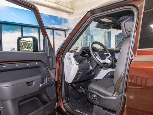 New 2025 Land Rover Defender 130 X-Dynamic SE image 13