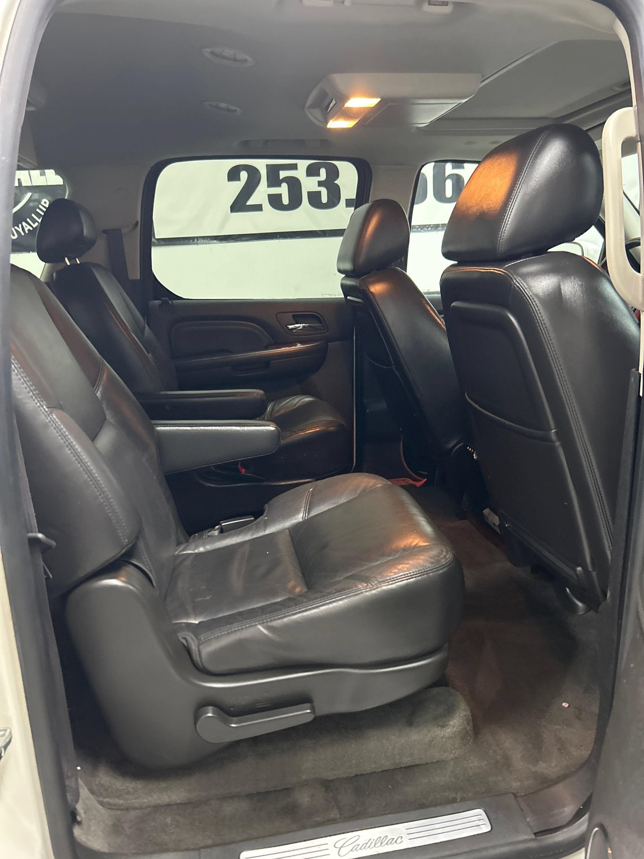 Used 2010 Cadillac Escalade ESV Premium AWD/4WD image 16