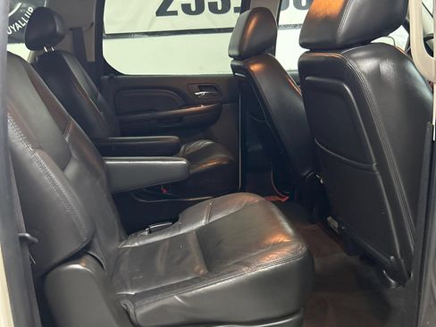 Used 2010 Cadillac Escalade ESV Premium AWD/4WD image 16