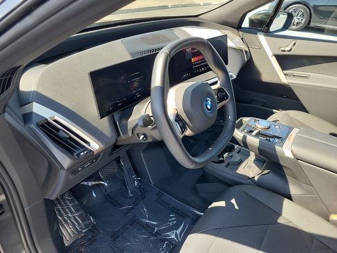 Used 2024 BMW iX xDrive50 w/ Sport Package AWD/4WD image 18