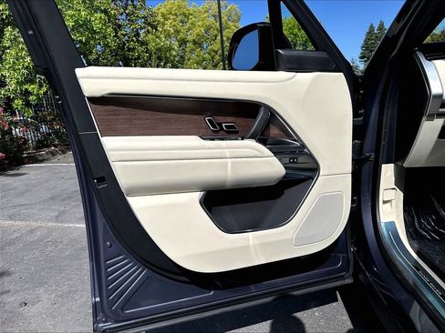 New 2026 Land Rover Range Rover Long Wheelbase SE AWD/4WD image 24