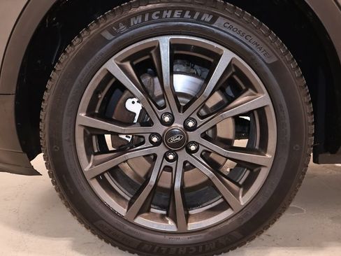 Certified 2018 Ford Explorer XLT w/ Equipment Group 202A AWD/4WD image 42