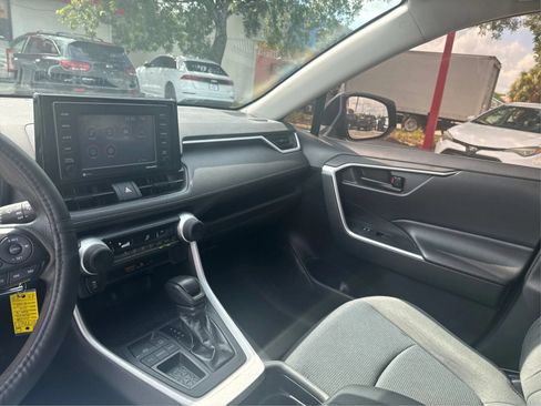 Used 2020 Toyota RAV4 LE FWD image 22