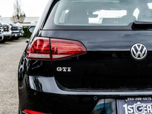 Used 2018 Volkswagen GTI SE image 10