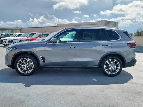 Used 2024 BMW X5 sDrive40i w/ Premium Package RWD image 3