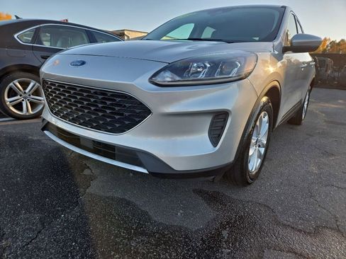 Used 2020 Ford Escape SE image 1