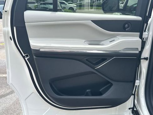 New 2026 Lincoln Navigator L Premier AWD/4WD image 21