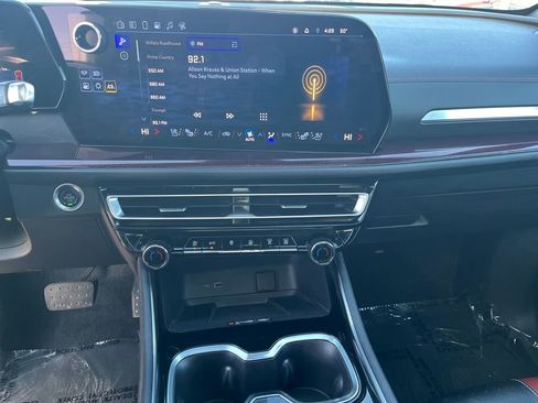 Used 2024 Chevrolet Traverse RS image 17