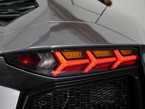 Used 2015 Lamborghini Aventador LP 700-4 image 26