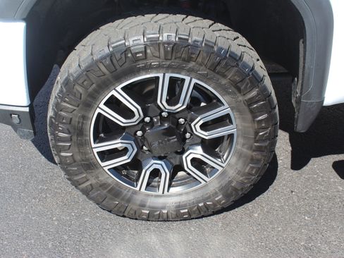 Used 2020 GMC Sierra 2500 AT4 w/ AT4 Premium Package image 11