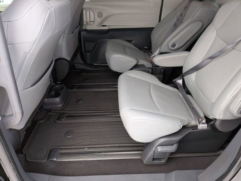 Used 2023 Toyota Sienna XLE w/ XLE Plus Package image 25