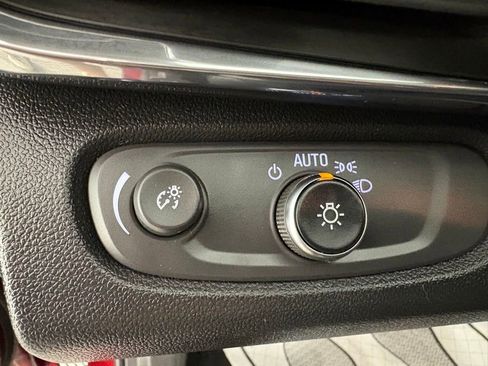 Used 2025 Buick Envista Sport Touring w/ Convenience II Package FWD image 20