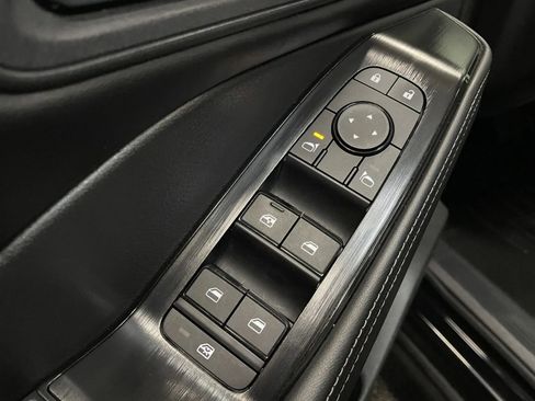 Used 2025 Nissan Rogue SV FWD image 25