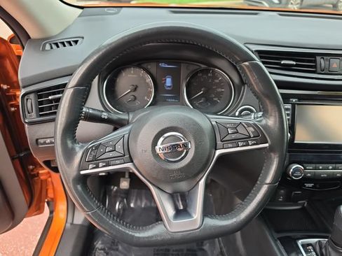 Used 2017 Nissan Rogue SV w/ SV Premium Package AWD/4WD image 14