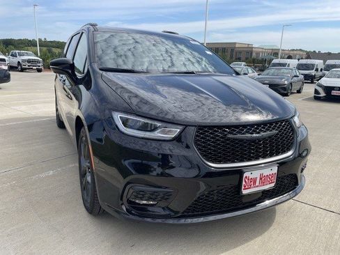New 2026 Chrysler Pacifica Limited w/ S Appearance Package image 7