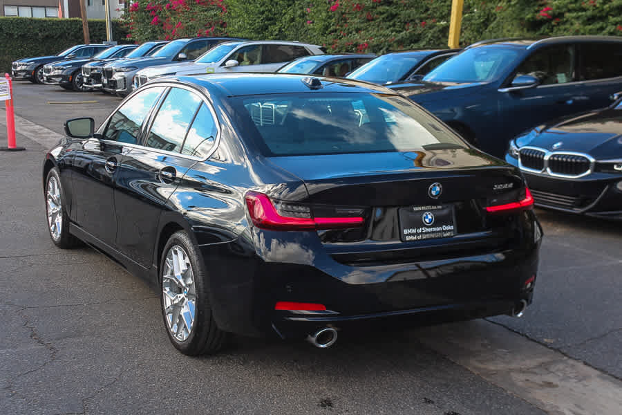 Used 2026 BMW 330i Sedan w/ Convenience Package RWD image 11